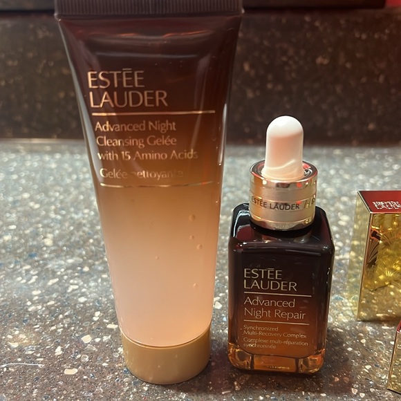 Estée Lauder cosmetics - Picture 6 of 6